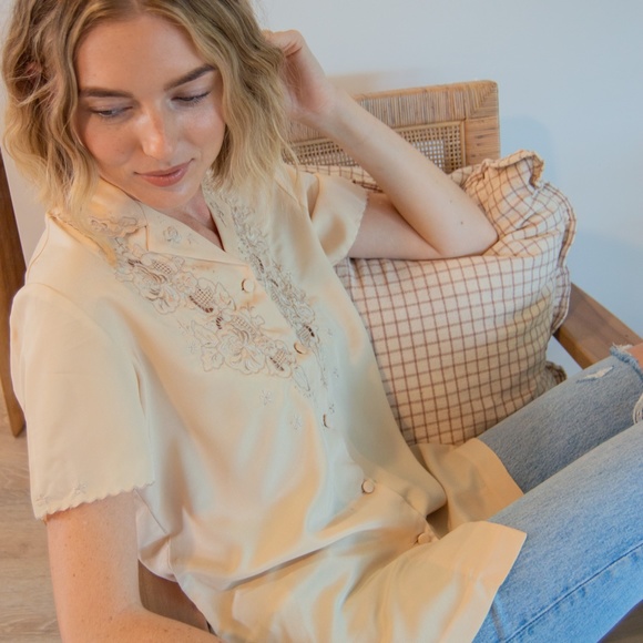 1950s Vintage Hand Embroidered Short Sleeve Blouse - Picture 13 of 13